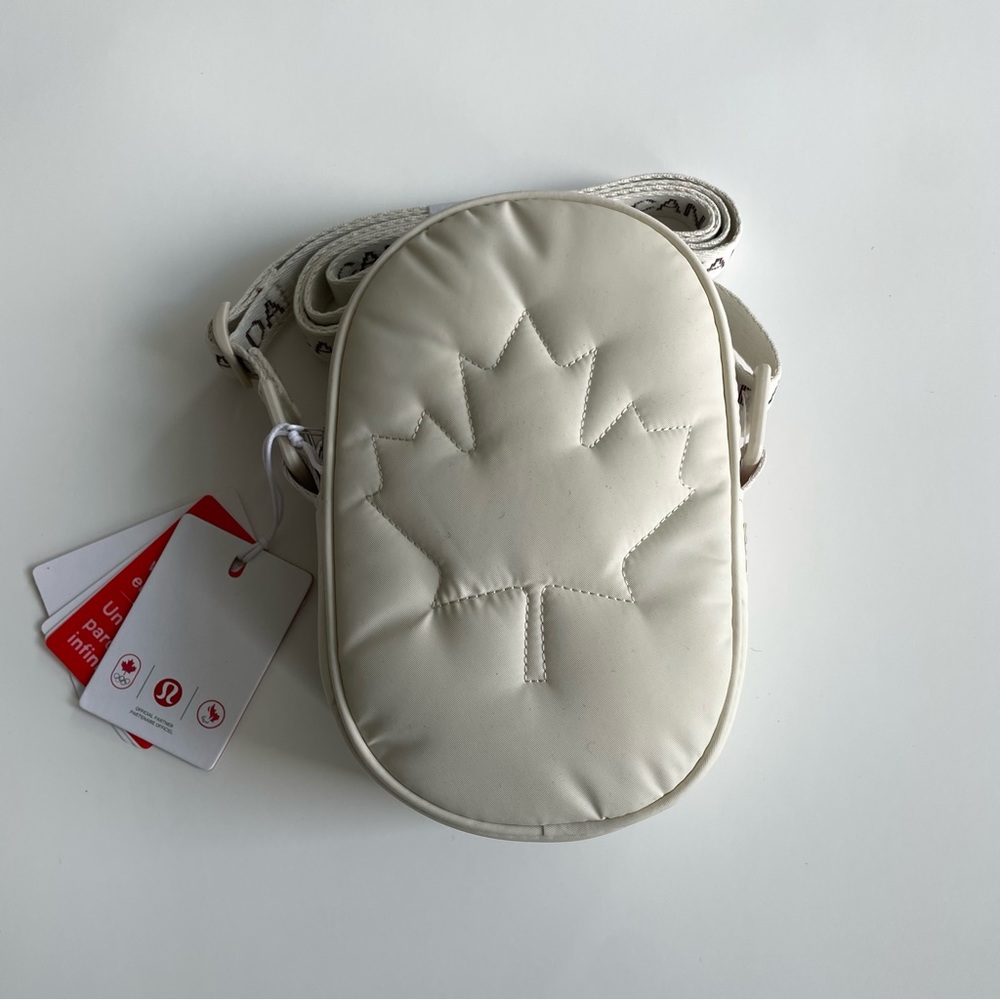 LULULEMON TEAM CANADA 22 FUTURE LEGACY CROSSBODY BAG Brand New with Tags